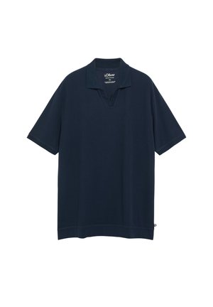 Marineblaues kurzärmliges Poloshirt mit Kragen und V-förmigem Ausschnitt, schlichtes Design, flach auf weißem Hintergrund liegend.