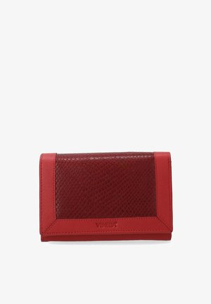 Czerwony portfel ze skóry z teksturowaną przednią częścią o splocie oraz gładkimi akcentami. Zawiera logo marki na dolnej części przedniej strony.