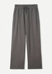 Grå, vida byxor med elastisk midja och dragsko. Tillverkade av mjukt tyg med framfickor och en slät yta.