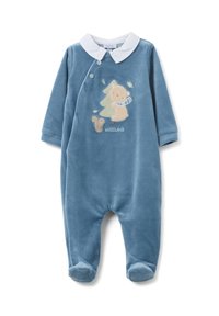 Mono de terciopelo azul con mangas largas, cuello blanco y diseño bordado de oso y árbol. Cuenta con cierres de presión y piernas con pies.