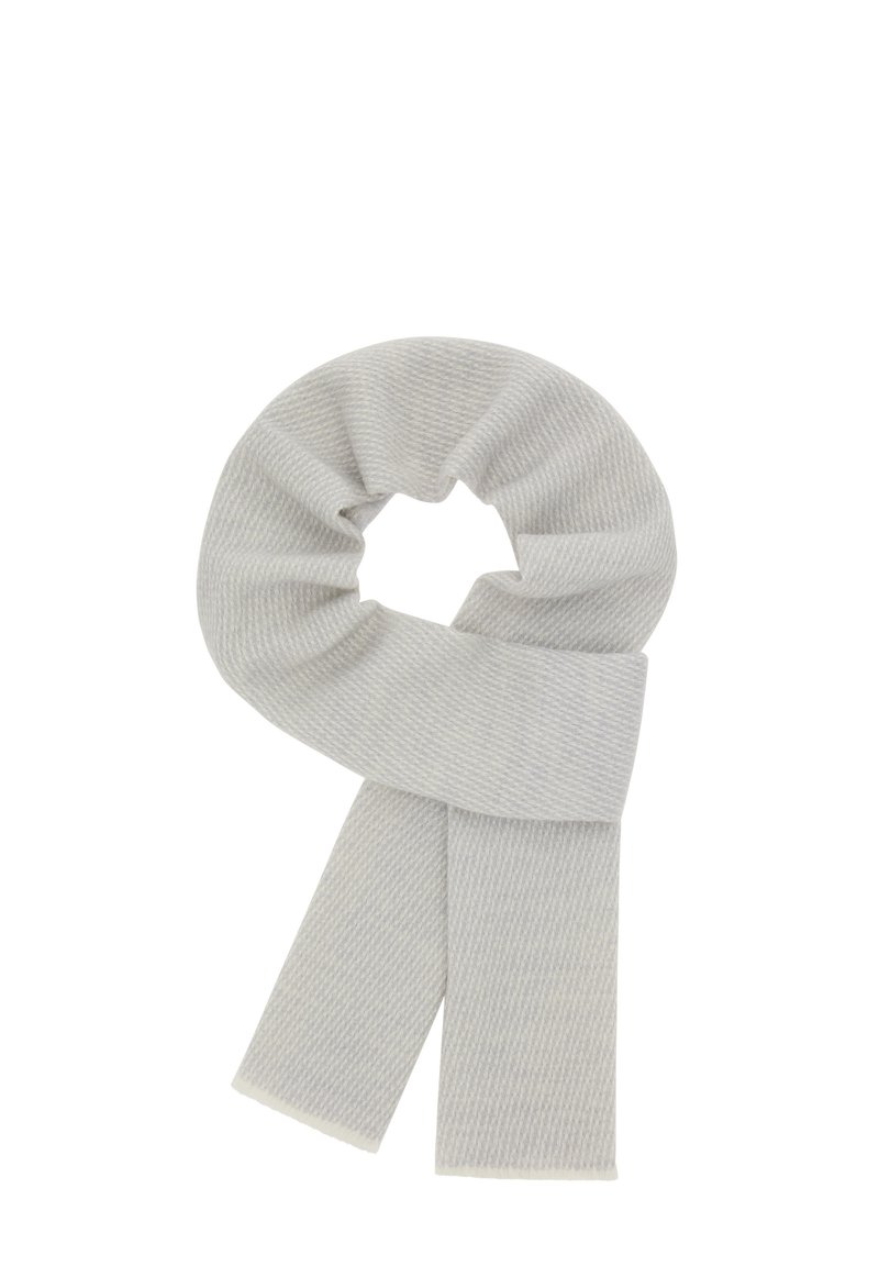 Écharpe en tricot gris avec une texture côtelée, présentant un léger éclat. Les bords sont finies avec une bordure douce et subtile.