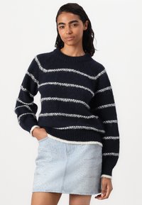 Pieces PCNELIA LS O-NECK BC - Strikkegenser - sky captain