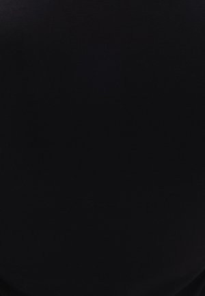 Mustaa venyvää kangasta, sileä rakenne, tasainen väri, ei näkyviä kuvioita tai korostuksia, tyypillistä urheilu- tai rentoa vaatetusta.