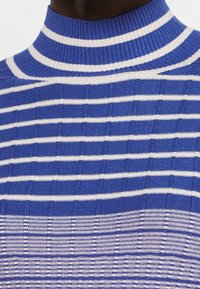 MAX&Co. Stickad tröja - blue