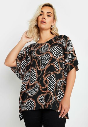 Haut noir présentant un motif de chaîne audacieux en cuivre et blanc, avec des manches larges, une coupe décontractée et un col rond.