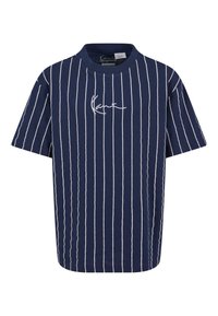 Námorně modré tričko s krátkým rukávem s bílými vertikálními pruhy a malým vyšitým logem na hrudi. Vyrobeno z měkké bavlny.