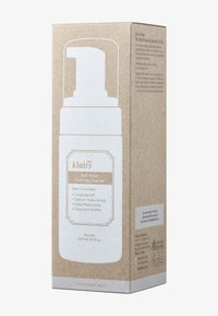 Nettoyant moussant riche en hydratation dans une boîte en carton blanche et beige ; présente un bouchon pompe et du texte détaillant les ingrédients et les utilisations. 100 ml.
