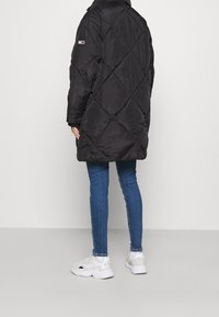 Tommy Jeans Abrigo de invierno - black