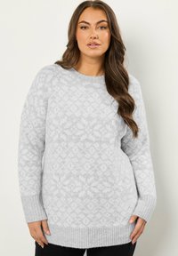 Jasnoszara sweter z teksturowanym wzorem, z prążkowanymi mankietami i dołem, luźny krój z długimi rękawami, wykonany z miękkiego materiału.