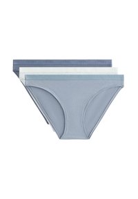 Lehké bavlněné bikiny v třech barvách: světle modré, tmavě modré a bílé. Všechny mají tónovaný elastický pás se značkou.