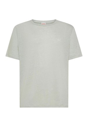 Maglietta grigia chiaro a maniche corte con scollo tondo, piccolo logo bianco "ΔX" sul petto a sinistra e etichetta "SUN68" all'interno del colletto.