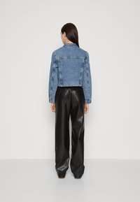 Vero Moda VMRAY SHORT JACKET  - Traper jakna - medium blue denim