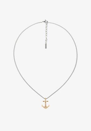 Collier en chaîne argentée avec un pendentif ancre en or orné de petites pierres claires et une fermeture à fermoir réglable.