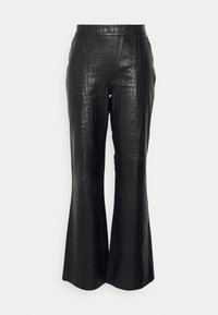 Zwarte neplederen flared broek met een krokodillenstructuur, hoge taille en een gladde afwerking, ontworpen voor een getailleerde silhouette.