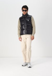 Belstaff RESOLVE GILET - Strukirani kaput - black