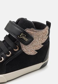 Geox B KILWI  WARM - Lära-gå-skor - black/gold