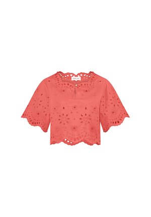 Koraalkleurige cropped blouse met korte, uitlopende mouwen, voorzien van eyelet uitsparingen, een geschulpte zoom en een ronde hals met een kleine knoopsluiting.