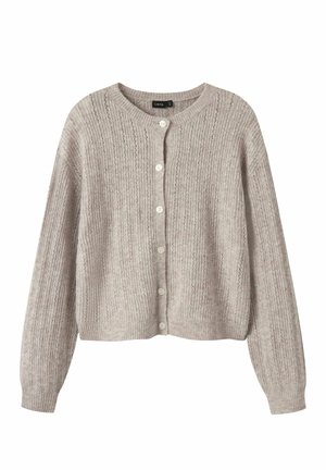 Cardigan en maille beige clair à manches longues, col rond, avec cinq boutons blancs sur le devant.