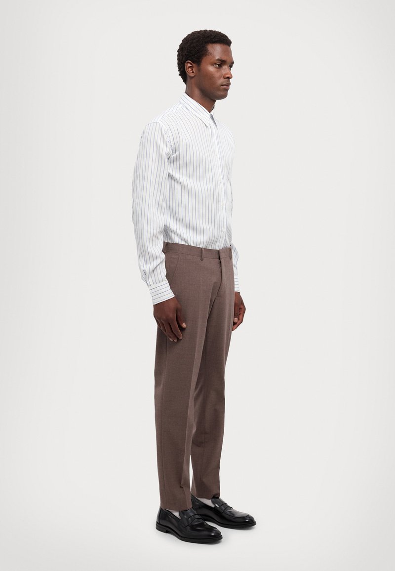 Michael Kors LIGHT TRAVEL PANT - Ülikonnapüksid - frosted brown