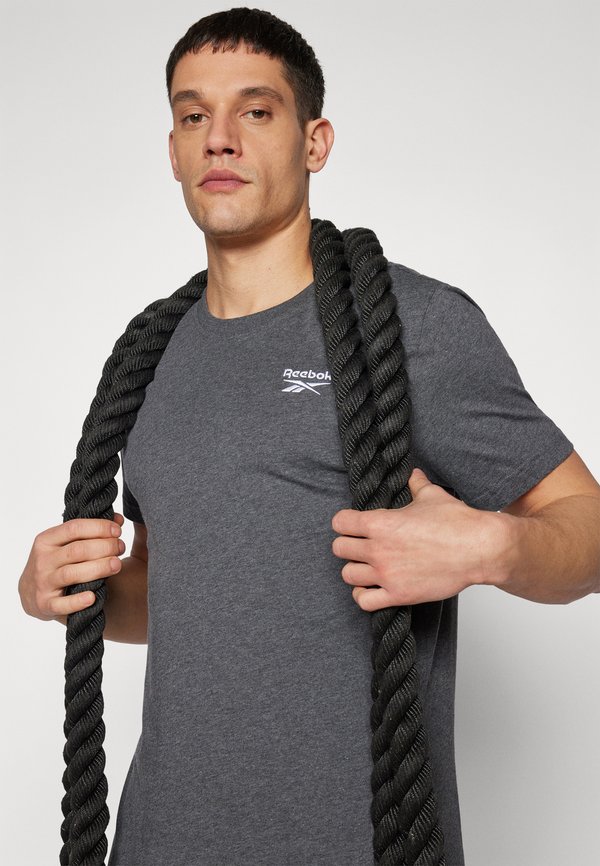 IDENTITY SMALL LOGO TEE - Basic T-shirt3