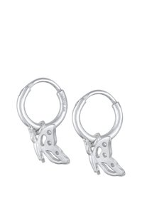 Silver hoops med fjärilshängen med utskärningar, slät yta och polerad finish.