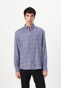 Camicia a maniche lunghe viola a quadri con colletto button-down, caratterizzata da un motivo a righe discreto e un orlo curvo. Bottoni sul davanti.