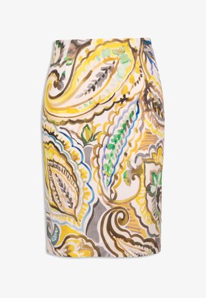 Korte blyantskørt med et flerfarvet paisley-mønster, der indeholder gule, grønne, brune og blå nuancer på en lys baggrund.