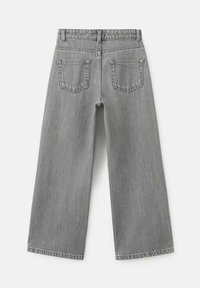 Jeans grigi a gamba larga con vita alta, due tasche posteriori e una classica trama in denim con dettagli cuciti.