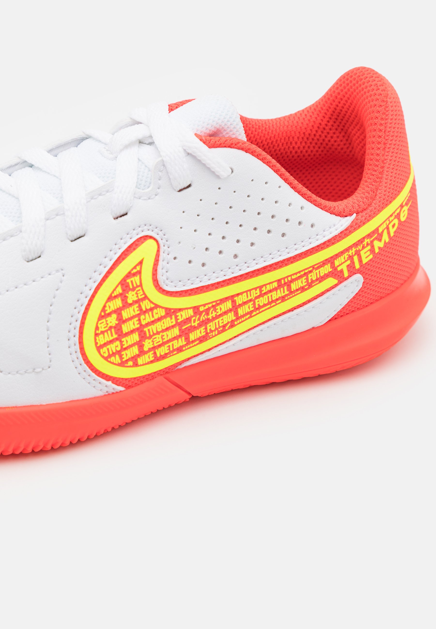 ICOMPRE 2 DE CADA CAJA zapatillas de fútbol con tacos deportivas Y OBTENGA  UN 70% DE DESCUENTO!