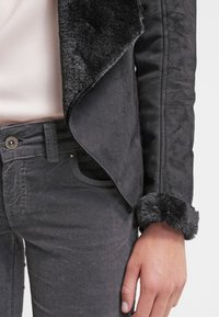 Dorothy Perkins Mezisezónní bunda  - black