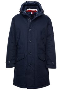 Granatowa długa parka z ocieplanym kapturem, zapięciem na guziki z przodu oraz kilkoma przednimi kieszeniami; gładka tekstura i smukły fason.