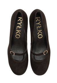 Rjave semiš Mary Jane čevlji s zaobljenim nosom, ki imajo sprednji trak in zlat Janez zaponko na strukturirani črni notranjosti.