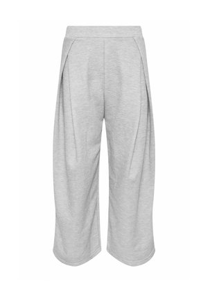 Pantalon court gris clair à jambes larges avec taille haute et plis discrets à l'avant, fabriqué en tissu doux texturé.