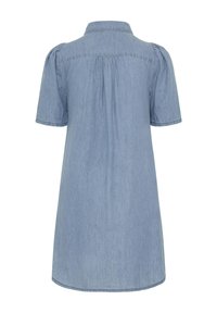 Robe en denim bleu clair à manches courtes avec col, empiècement dos froncé et manches légèrement bouffantes.