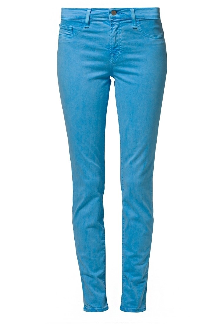 Svetle modré skinny džíny vyrobené z denimu, s klasickým pětikapsovým designem a jedním kovovým zapínáním na knoflík v pase.