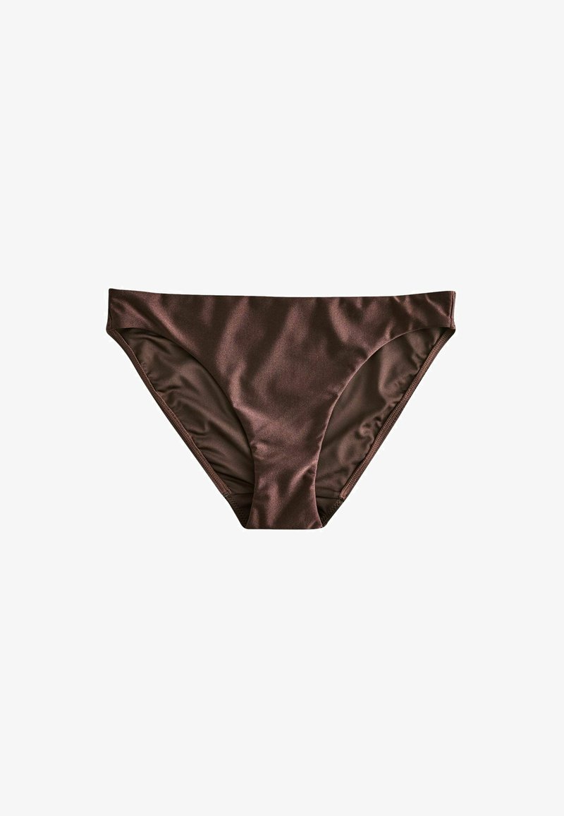 Bas de bikini en satin marron avec coupe classique, texture lisse et léger brillant, présenté à plat sur fond blanc.
