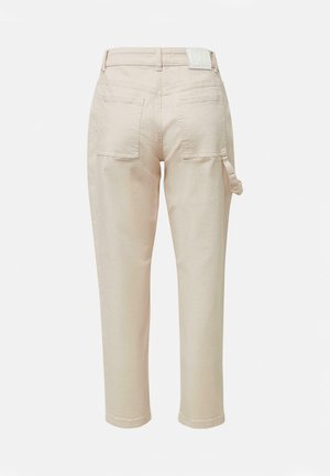 Pantaloni di un beige chiaro con una vestibilità dritta, dotati di due tasche posteriori e una tasca laterale, realizzati in un tessuto morbido e dalla texture liscia.