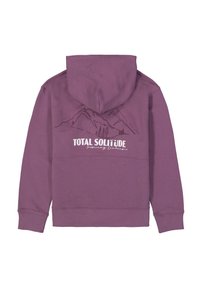 Sudadera morada con un diseño de contorno de montaña y árbol y el texto "TOTAL SOLEDAD Paisajes Inspiradores" en la parte trasera, debajo de la capucha.