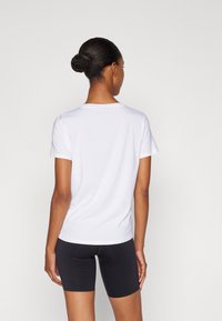 Nike Performance ONE TOP - T-skjorte til trening - white/black