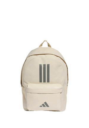 Beige rugzak met voorvak met rits en drie verticale strepen boven het vak op een effen witte achtergrond.