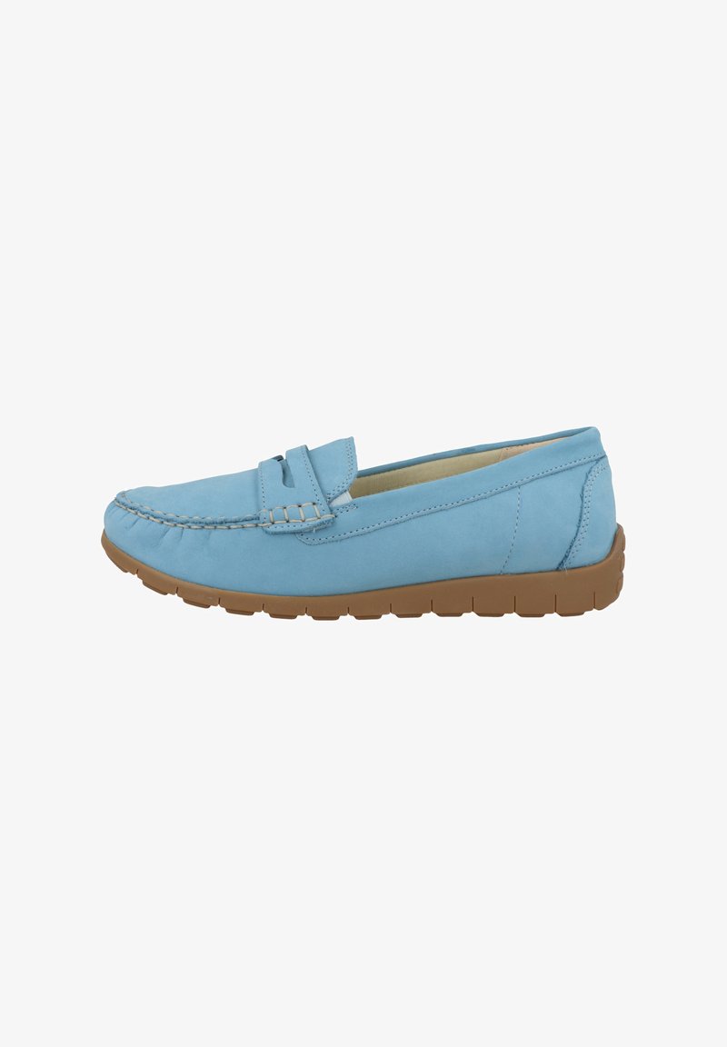 Himmelblaue Loafers aus weichem Wildleder mit Nahtdetails und einer strukturierten braunen Gummisohle. Klassisches Slip-On-Design.