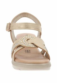 Sandalo beige con tomaia texturizzata, dotato di un cinturino decorato con strass scintillanti e una fibbia regolabile per una vestibilità sicura.