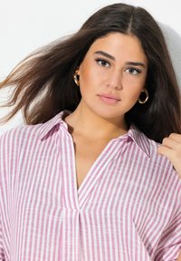 Ulla Popken COASTAL STRIPED SHORT SLEEVE COLLARED - Jurk - cool pink