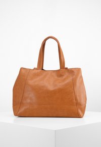 Kahvipunainen nahkakassi, jossa on kaksi kantokahvaa, tilava sisustus ja sileä pinta. Sisältää huomaamatonta ommelta ja jämäkän muodon.