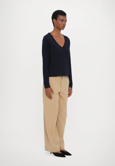 CLOSED V NECK LONG SLEEVE - Džemperis - dark night