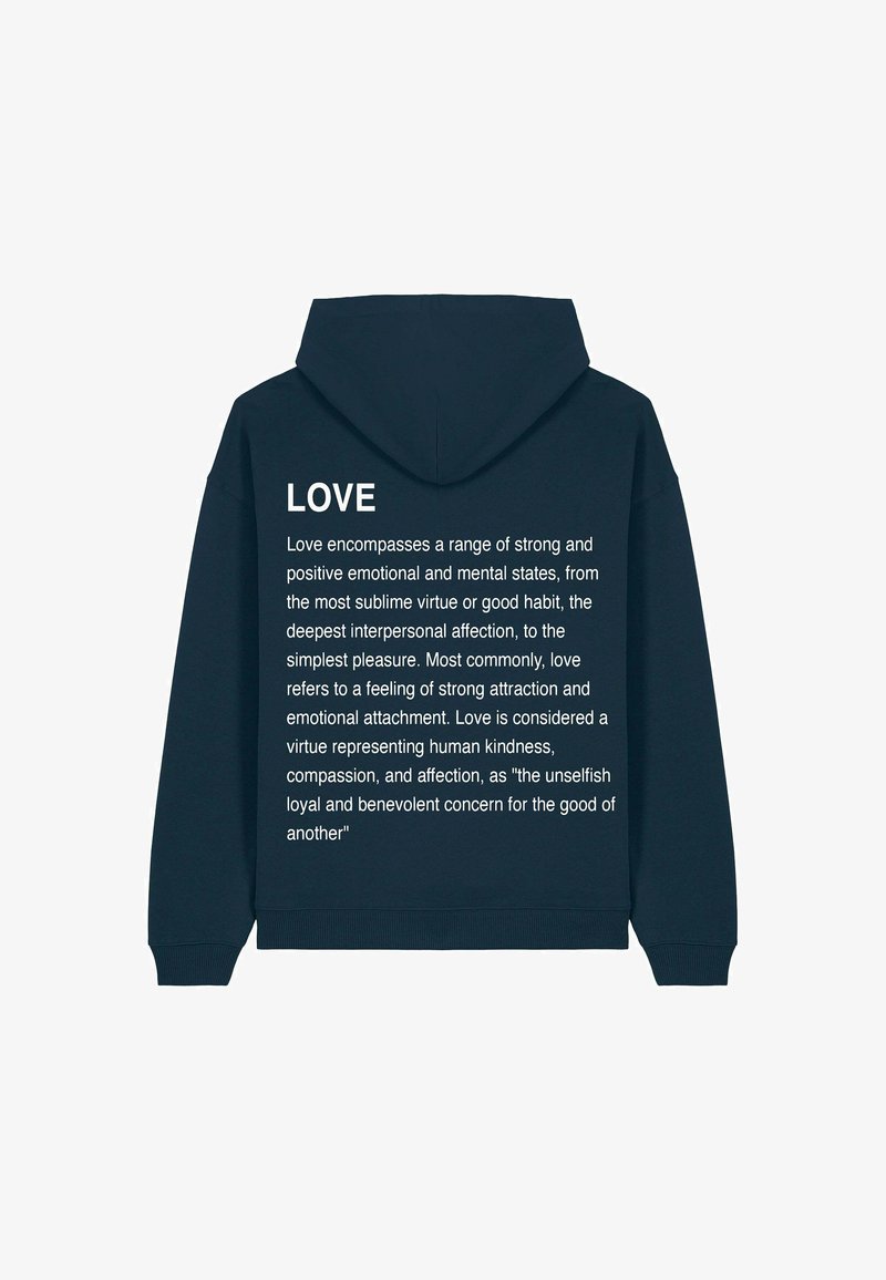 Sweatshirt bleu marine avec une capuche à cordon. Présente un grand texte blanc au dos, définissant "amour", dans une police sans-serif claire.