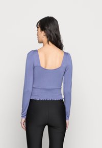 Even&Odd SHIRRING DETAIL LONG SLEEVE CROP WITH GATHER - Camisola de manga comprida - blue