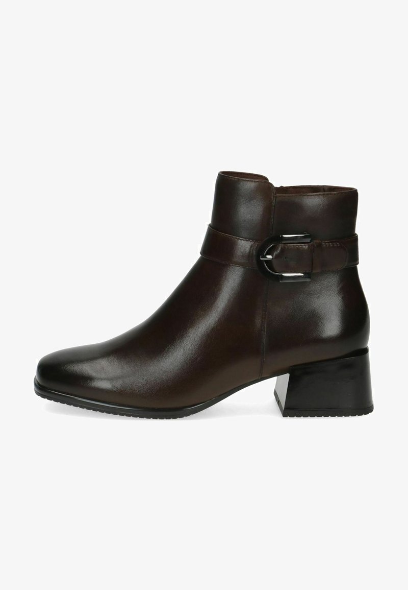 Hnědá kožená kotníčková bota s špičatou špičkou, blokovým podpatkem a sponou na kotníkovém popruhu. Hladká textura a elegantní design.