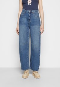 BDG Urban Outfitters LOGAN BARELL LEG CARPENTER  - Calças de ganga de corte relaxado - dark vintage