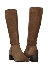 Bruine nubuck kniehoge laarzen met een blokhak, met een gladde textuur en een strakke pasvorm. Accenten omvatten subtiele stiksels langs de naden.